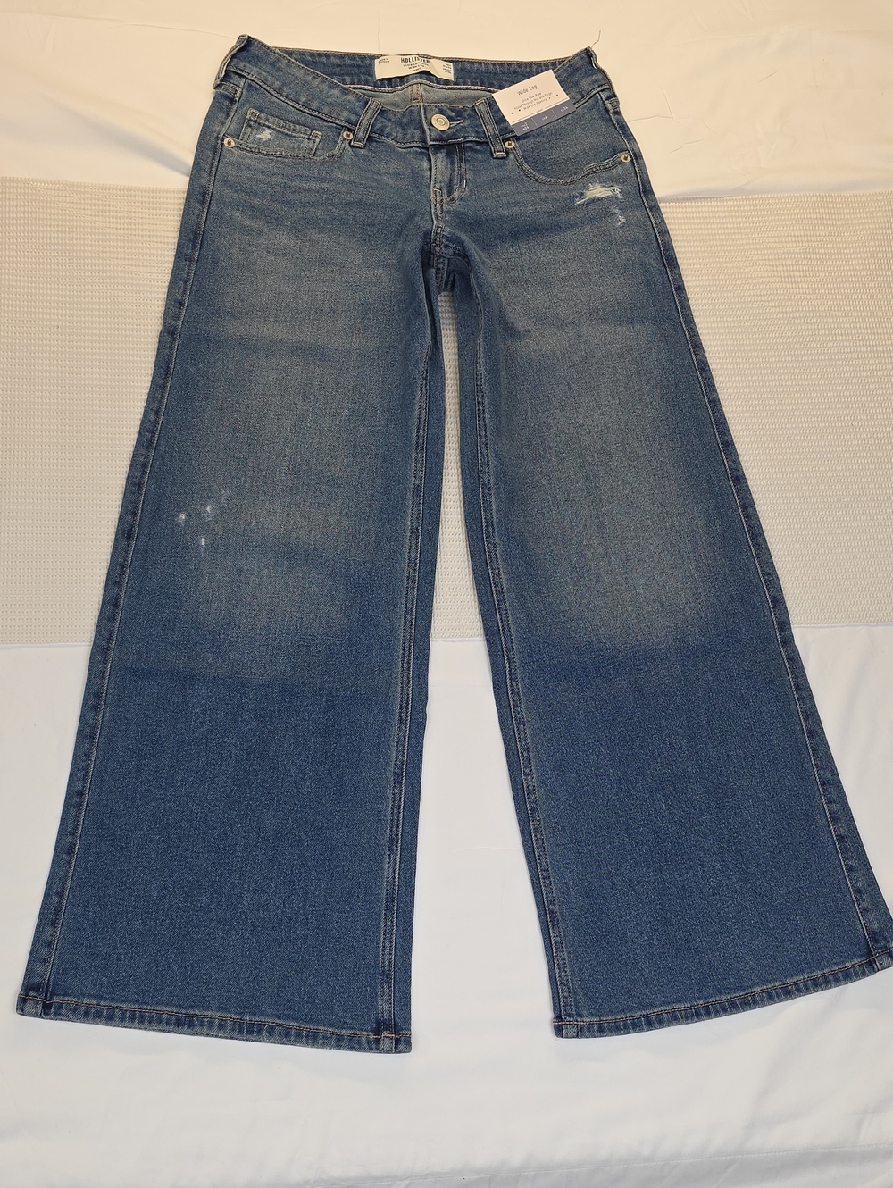 Hollister Ultra Low Rise Fitted Through Hip And Thigh Wide Leg Opening 2 Short